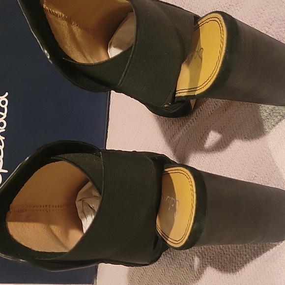 Black suede booties - Picture 3 of 7